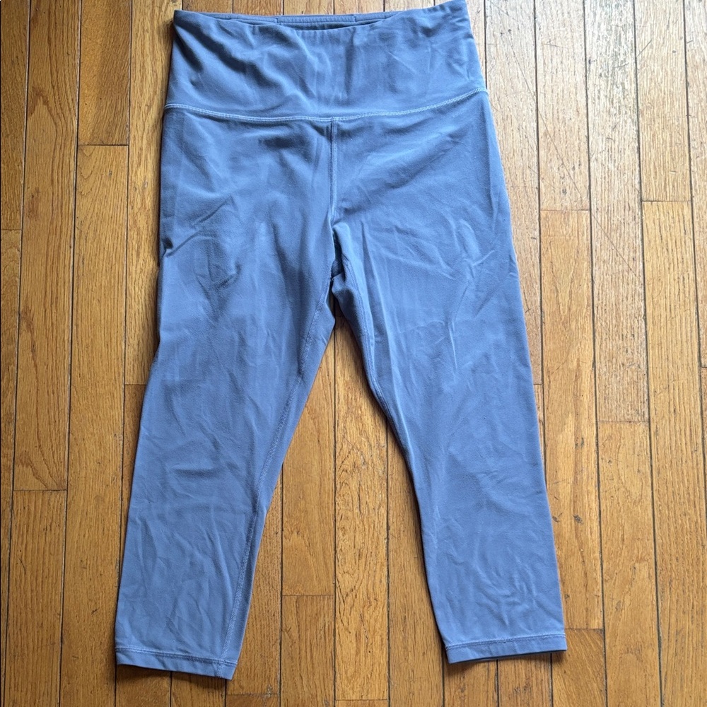 Athleta women’s medium Leggings dusty Blue elevation capri